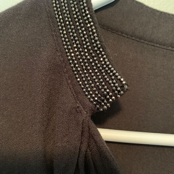 Dainty V-neck shirt   - Picture 2 of 5